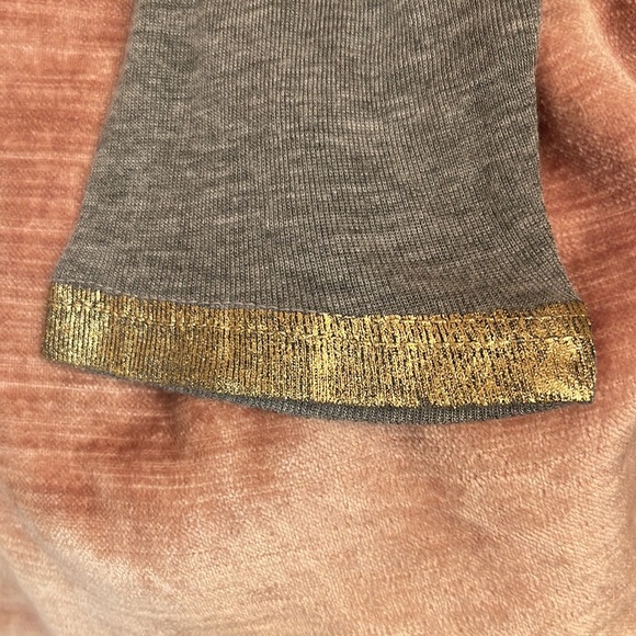 Long sleeve tee with detail - Picture 4 of 7